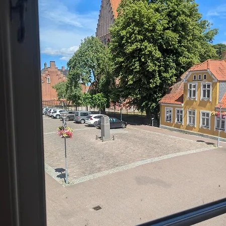 Square View Stopover